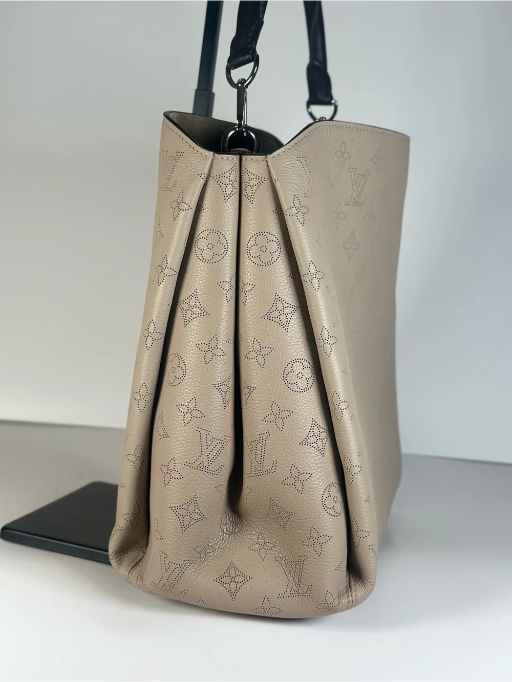 Authentic Louis Vuitton Mahina Babylone PM Bucket Bag